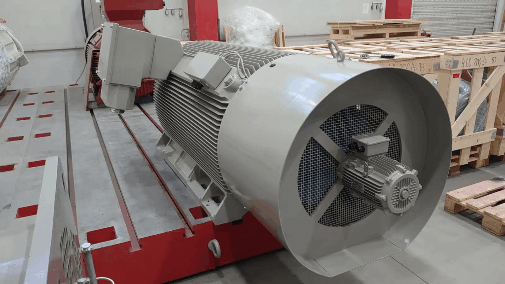 2 buc Motor electric asincron H17RL-450-06 900kW pentru tocătoare de lemne