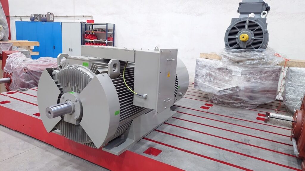 Motor special de medie tensiune cu densitate mare de putere H17R-450X-4 1350kW pentru ventilator